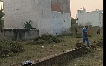 Plot For Sale in Kalindi Kunj