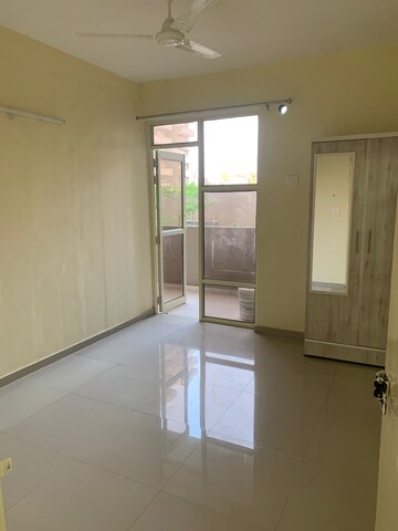 2 BHK Apartment For Rent in Pyramid Pride, Sector 76