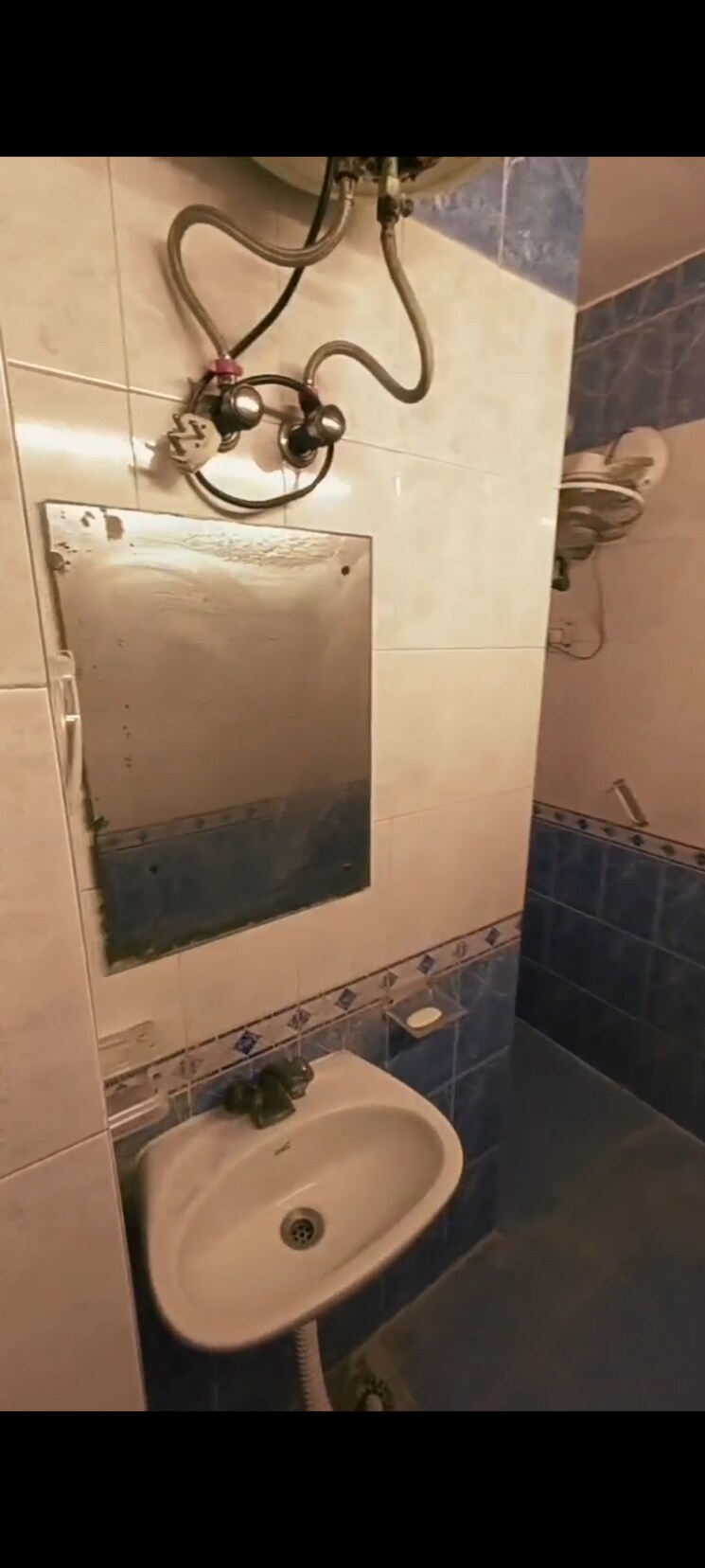 Bathroom, lajpat nagar i 2 Bedroom 900 Sq.Ft. Builder Floor In Lajpat Nagar I Delhi 8834181