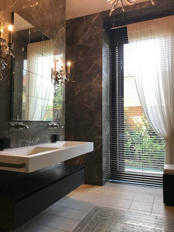 Bathroom in 6+ BHK Apartment at Birla Niyaara, Worli – for Sale