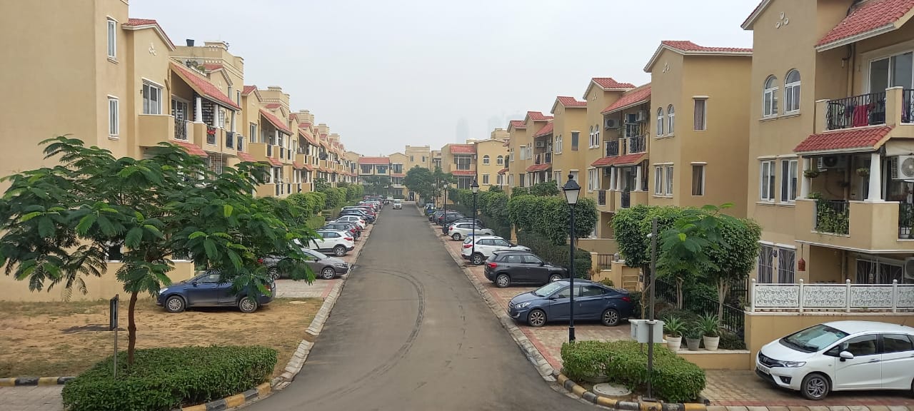 4 BHK + Extra Room 1750 Sq.Ft. Builder Floor in Emaar Emerald Floors