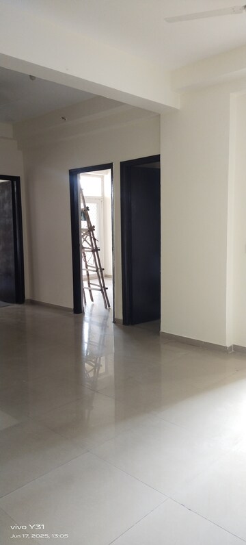 Room in 3 BHK Apartment at Mahagun Mywoods, Sector 16c Greater Noida – for Rent