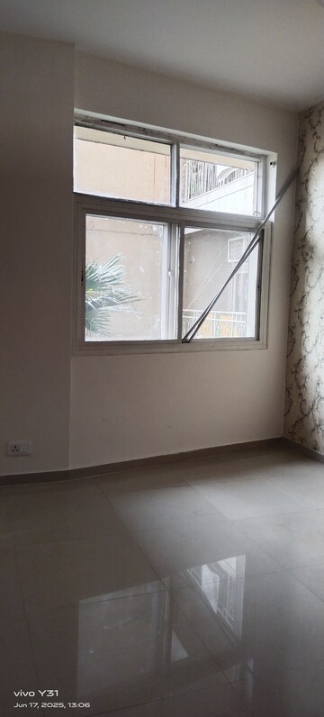 Room in 3 BHK Apartment at Mahagun Mywoods, Sector 16c Greater Noida – for Rent