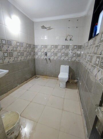 Bathroom in 4 BHK Builder Floor at Green Fields Colony – for Rent