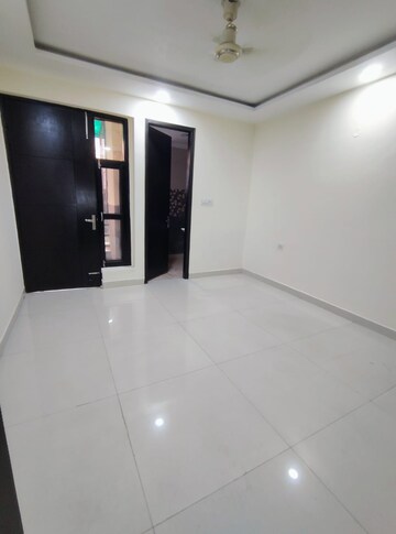 Room in 4 BHK Builder Floor at Green Fields Colony – for Rent