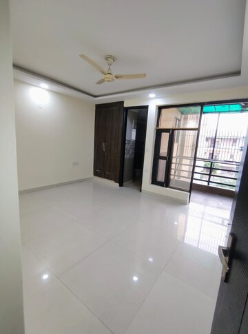 Room in 4 BHK Builder Floor at Green Fields Colony – for Rent