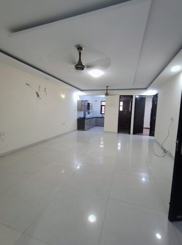 Room in 4 BHK Builder Floor at Green Fields Colony – for Rent