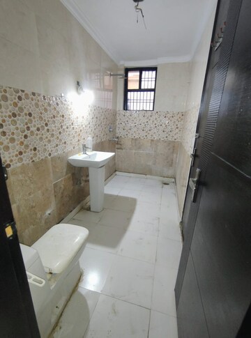 Attached Bathroom in 4 BHK Builder Floor at Green Fields Colony – for Rent