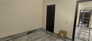 Room in 3 BHK Builder Floor at Green Fields Colony – for Rent