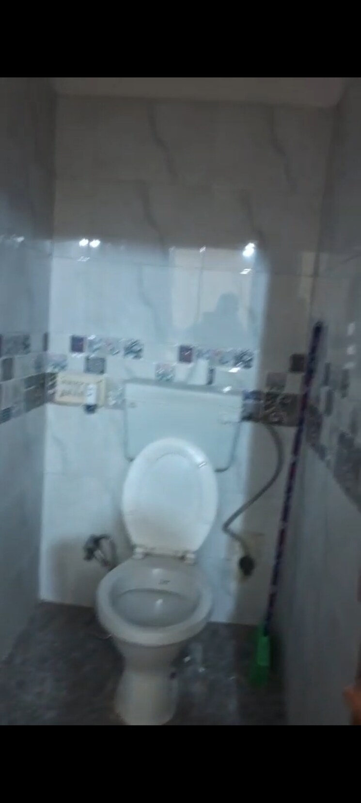 Bathroom, lajpat nagar 2 Bedroom 900 Sq.Ft. Builder Floor In Lajpat Nagar Delhi 8834297