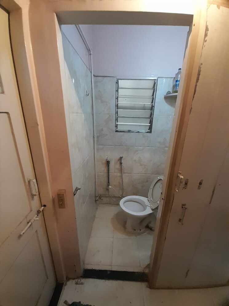 Bathroom, kumar-padmaja-apartment 2 Bedroom 800 Sq.Ft. Apartment In Kothrud Pune 8834316