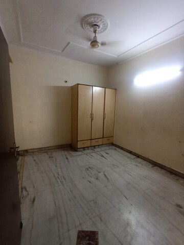 Room in 2 BHK Independent House at RWA Apartments Sector 50, Sector 50 – for Rent