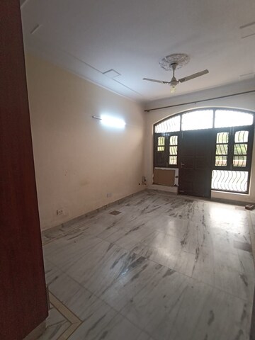 Room in 2 BHK Independent House at RWA Apartments Sector 50, Sector 50 – for Rent