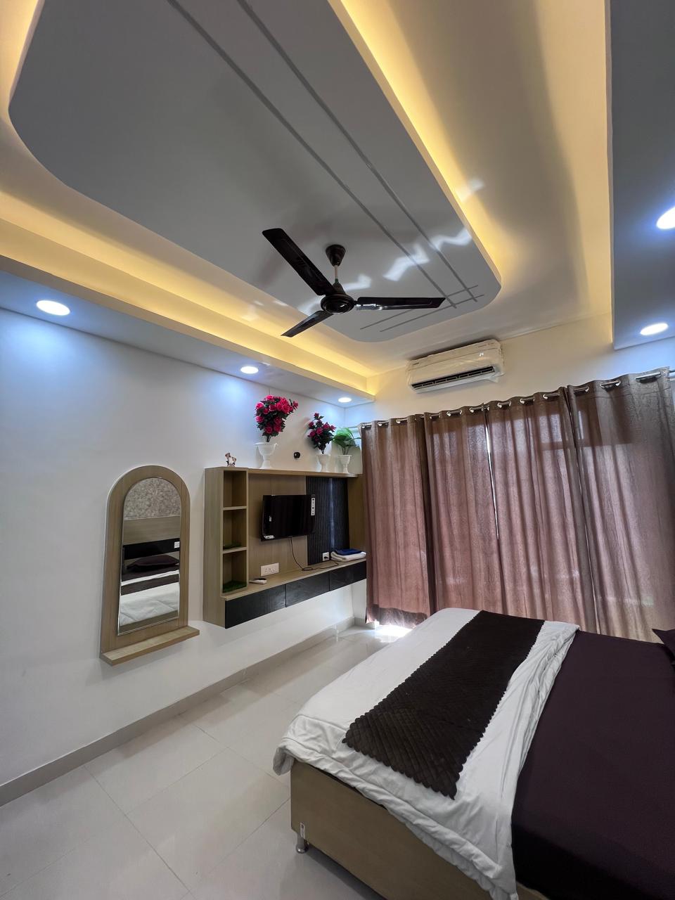 StudioApartment For Rent in Gaur City Mall