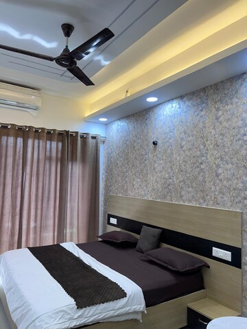Master Bedroom in Studio Apartment at Gaur City Mall, Sector 4 Greater Noida – for Rent