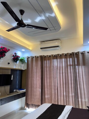 Furnished Amenities in Studio Apartment at Gaur City Mall, Sector 4 Greater Noida – for Rent