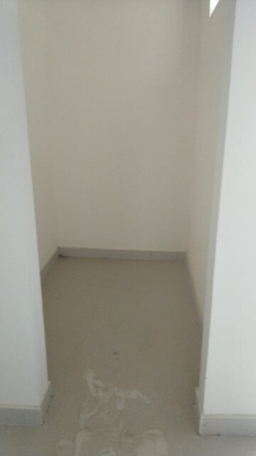 Room in 4 BHK Apartment at Vanasthalipuram – for Sale
