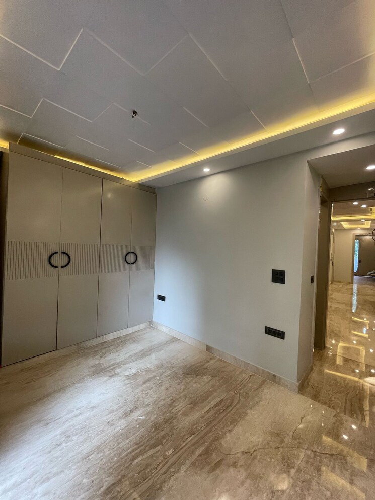 Room, ramesh nagar 3 Bedroom 110 Sq.Yd. Builder Floor In Ramesh Nagar Delhi 8834446