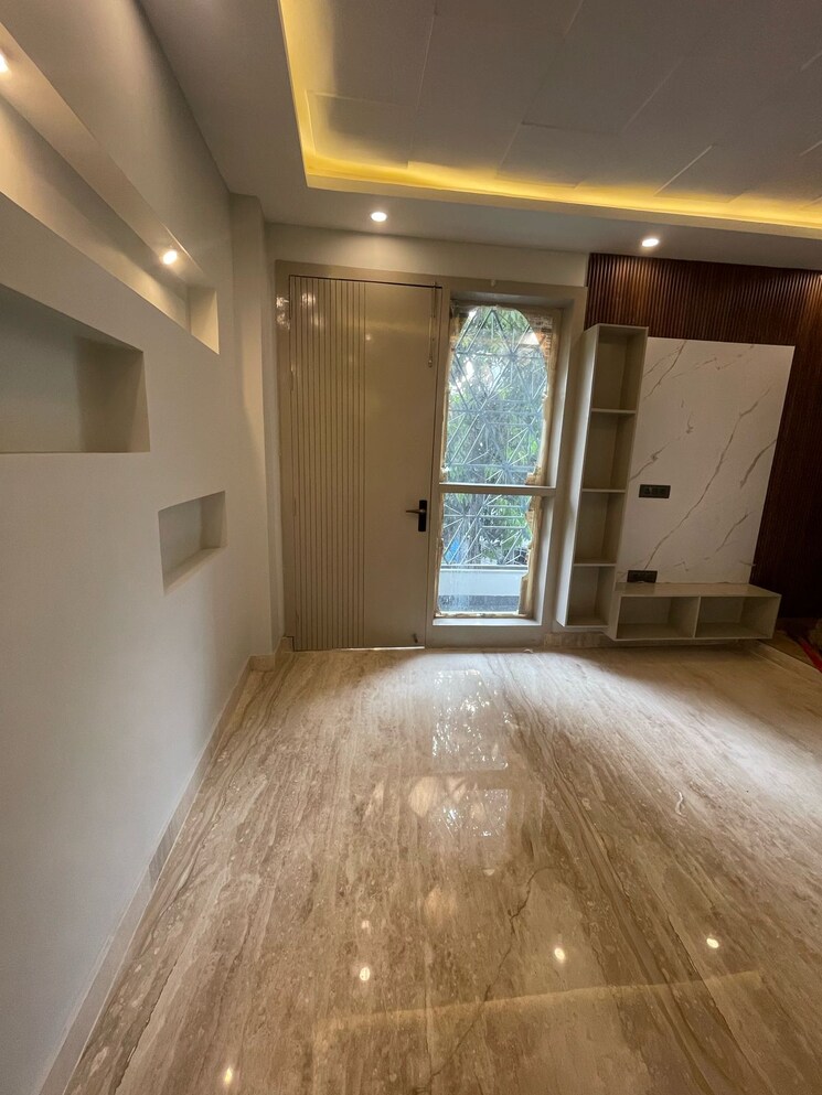 Room, ramesh nagar 3 Bedroom 110 Sq.Yd. Builder Floor In Ramesh Nagar Delhi 8834446