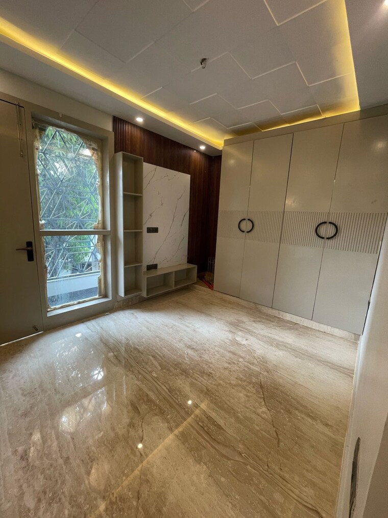 Room, ramesh nagar 3 Bedroom 110 Sq.Yd. Builder Floor In Ramesh Nagar Delhi 8834446