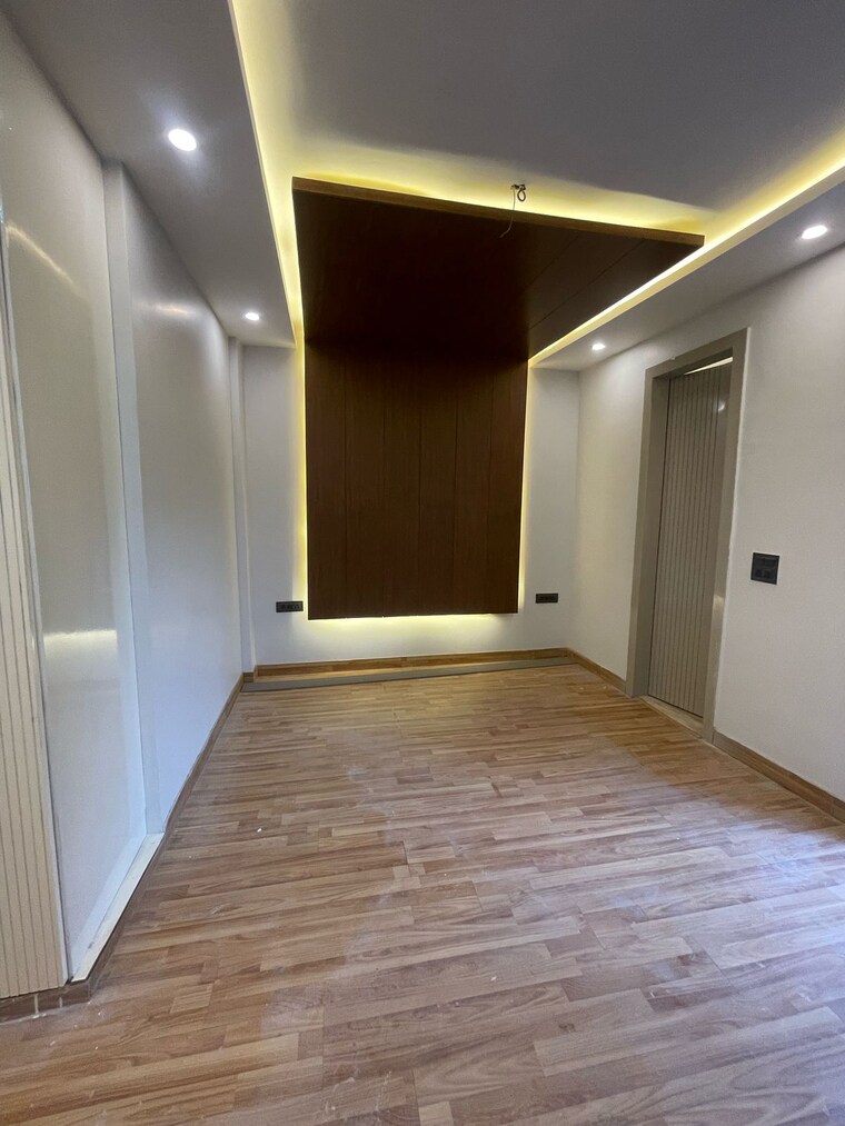 Room, ramesh nagar 3 Bedroom 110 Sq.Yd. Builder Floor In Ramesh Nagar Delhi 8834446