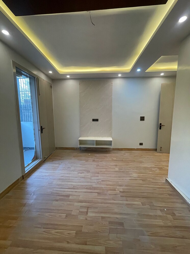 Room, ramesh nagar 3 Bedroom 110 Sq.Yd. Builder Floor In Ramesh Nagar Delhi 8834446