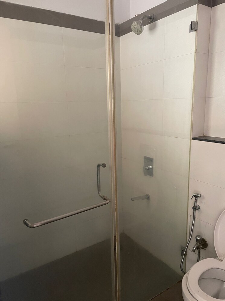 Bathroom, rustomjee-urbania-athena 2 Bedroom 1135 Sq.Ft. Apartment In Majiwada Thane 8834404