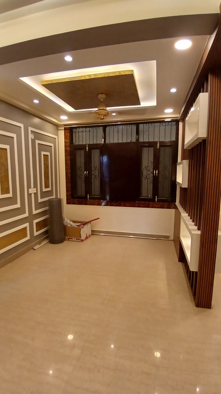Room, noor nagar 4 Bedroom 1350 Sq.Ft. Apartment In Noor Nagar Delhi 8834460