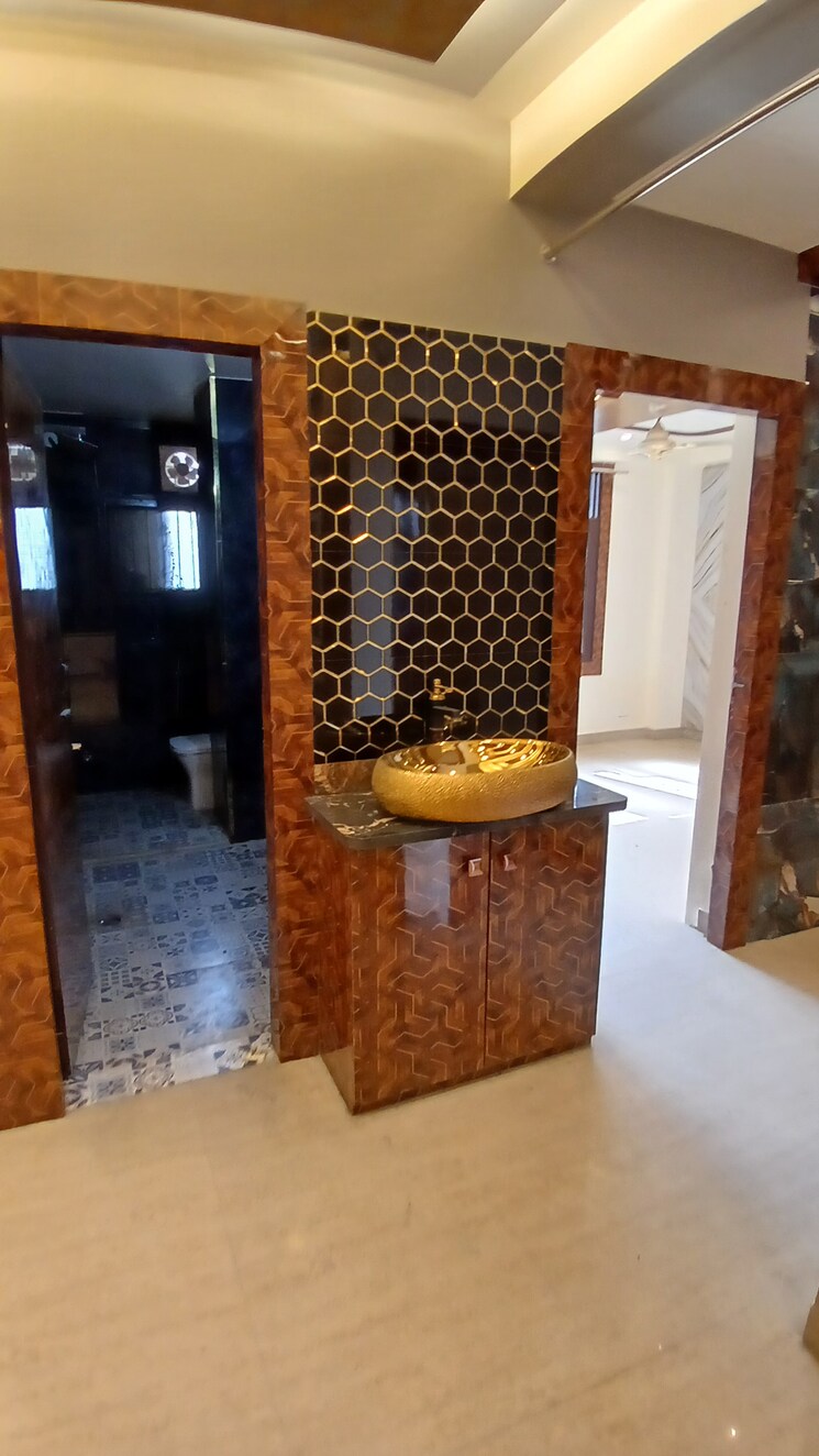 Other, noor nagar 4 Bedroom 1350 Sq.Ft. Apartment In Noor Nagar Delhi 8834460