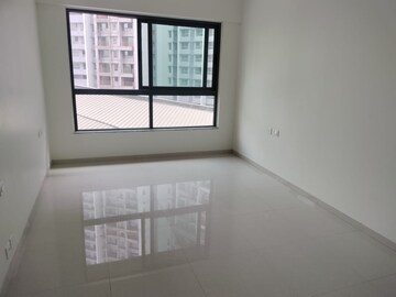 Room in 2 BHK Apartment at Kalpataru Immensa, Kolshet Road – for Rent