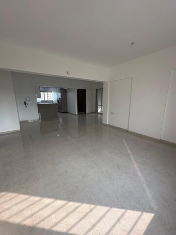 Room in 3 BHK Apartment at Shalini Sky, Shivajinagar – for Rent