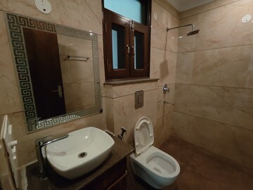 Bathroom in 3 BHK Builder Floor at Relaxo Apartment, Sector 46 – for Rent