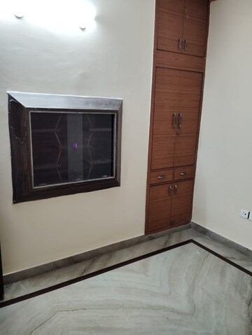 Room in 1.5 BHK Independent House at RWA Apartments Sector 19, Sector 19 – for Rent