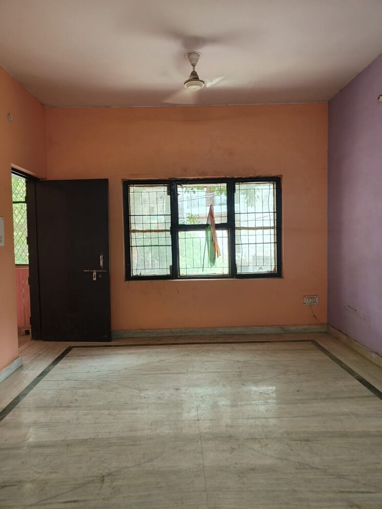 Room, sector 55 2.5 Bedroom 1780 Sq.Ft. Independent House In Sector 55 Noida 8834547