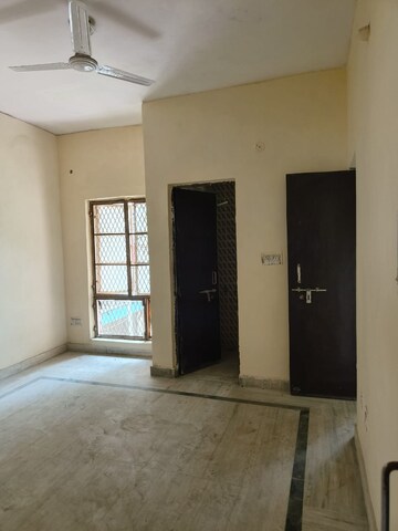 Room in 2.5 BHK Independent House at Sector 55 – for Rent