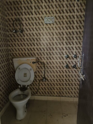 Bathroom in 2.5 BHK Independent House at Sector 55 – for Rent