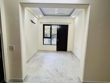 Room in 3 BHK Builder Floor at Housing Board Colony Sector 51, Sector 51 – for Rent