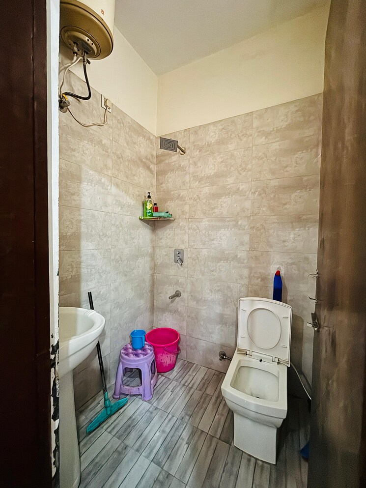 Bathroom, lake-view-complex 3 Bedroom 1100 Sq.Ft. Builder Floor In Dhakoli Zirakpur 8834607