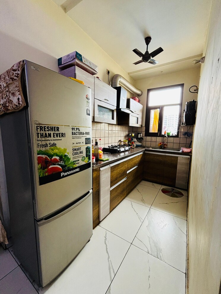 Kitchen, lake-view-complex 3 Bedroom 1100 Sq.Ft. Builder Floor In Dhakoli Zirakpur 8834607