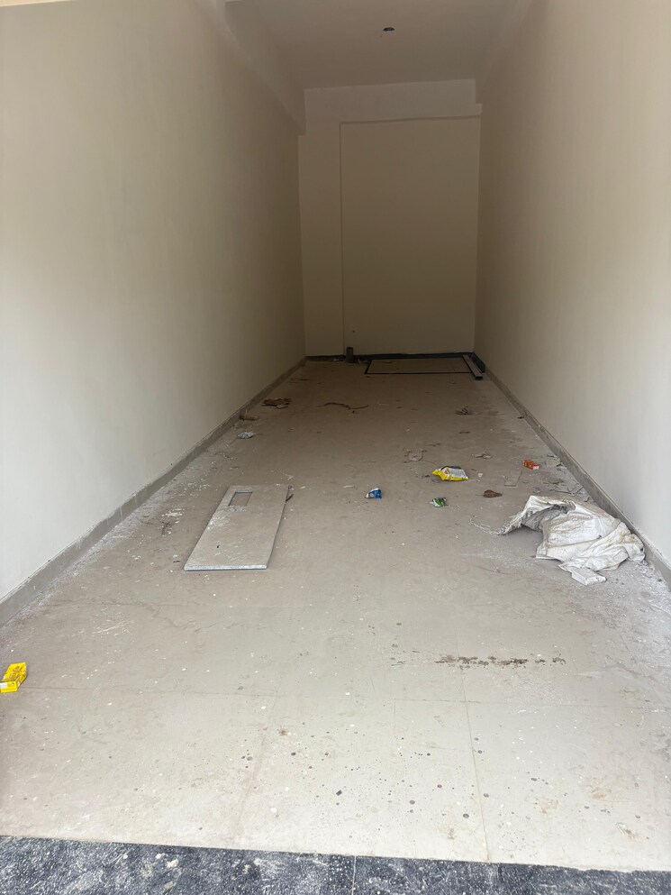 Room, s3-green-avenue Commercial Shop 171 Sq.Ft. In Sector 85 Faridabad 8834538