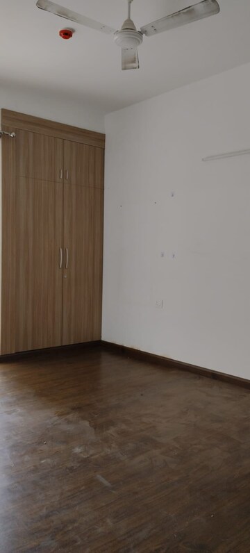 Room in 3.5 BHK Apartment at ATS Nobility, Sector 4 Greater Noida – for Rent