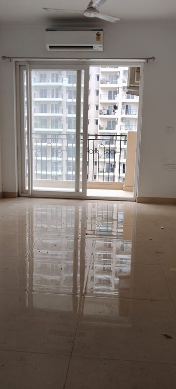 Room in 3.5 BHK Apartment at ATS Nobility, Sector 4 Greater Noida – for Rent