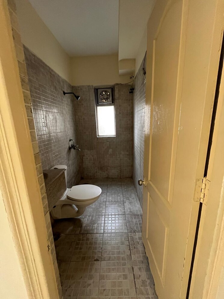 Bathroom, paras-tierea 2 Bedroom 1070 Sq.Ft. Apartment In Sector 137 Noida 8834704