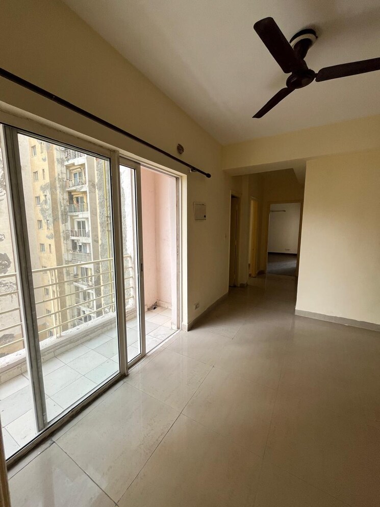 Balcony, paras-tierea 2 Bedroom 1070 Sq.Ft. Apartment In Sector 137 Noida 8834704