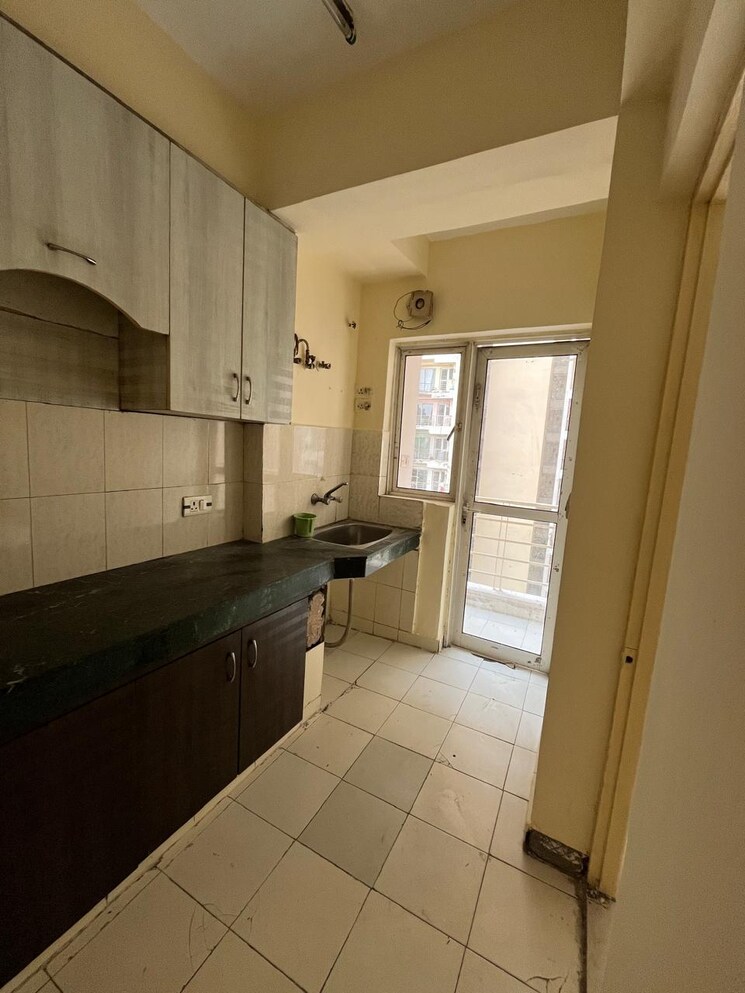 Kitchen, paras-tierea 2 Bedroom 1070 Sq.Ft. Apartment In Sector 137 Noida 8834704