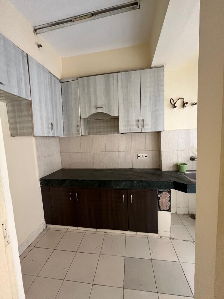 Kitchen, paras-tierea 2 Bedroom 1070 Sq.Ft. Apartment In Sector 137 Noida 8834704