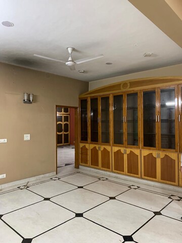Room in 3 BHK Builder Floor at RWA Apartments Sector 47, Sector 47 – for Rent