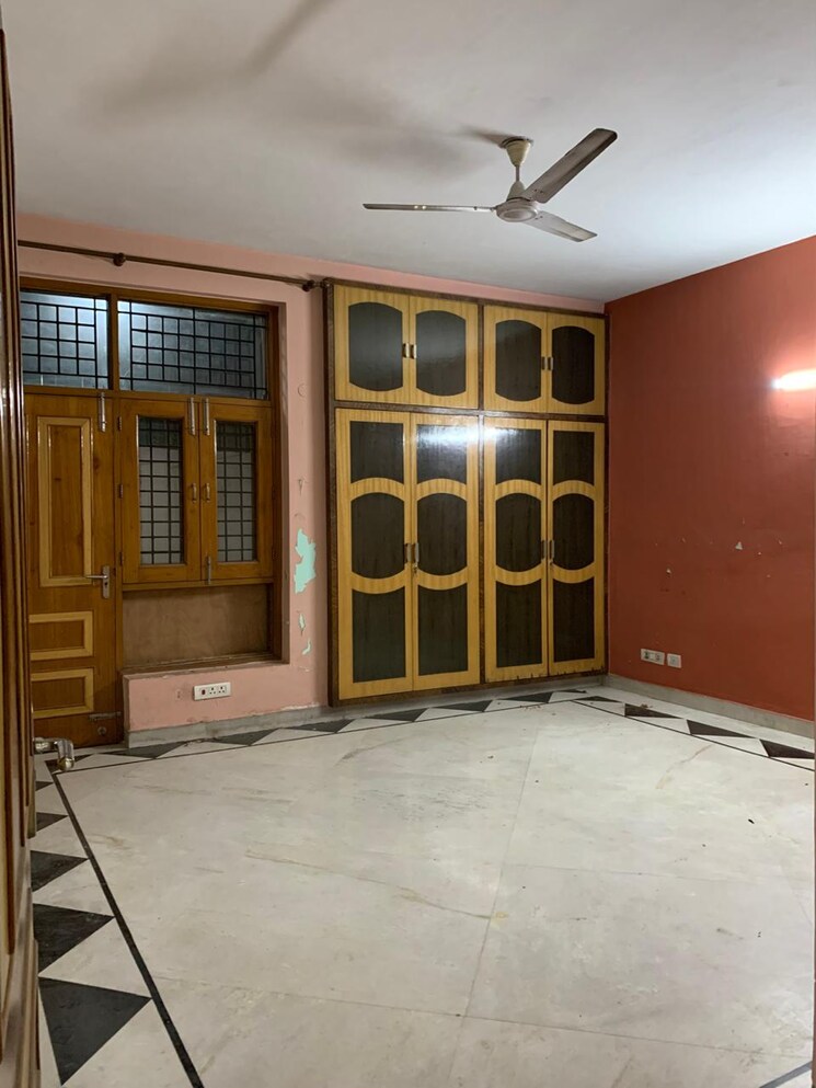 Room, rwa-apartments-sector-47 3 Bedroom 450 Sq.Mt. Builder Floor In Sector 47 Noida 8834733