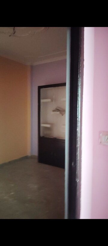 Room in 2.5 BHK Builder Floor at Sector 121 – for Rent