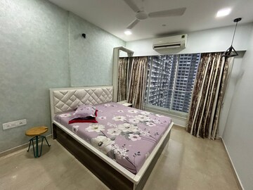 Bedroom in 4 BHK Apartment at Sheth Vasant Lawns, Laxmi Nagar – for Rent